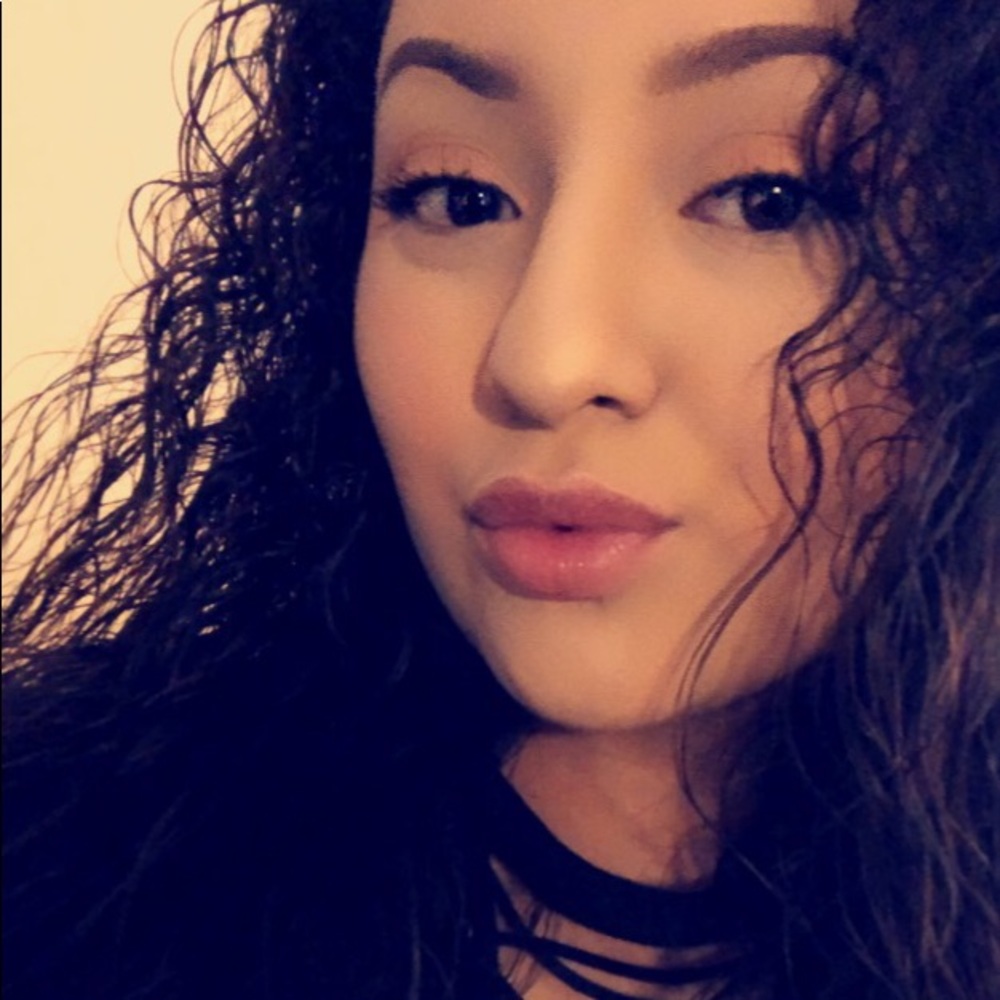 Meet your Posher, Angela